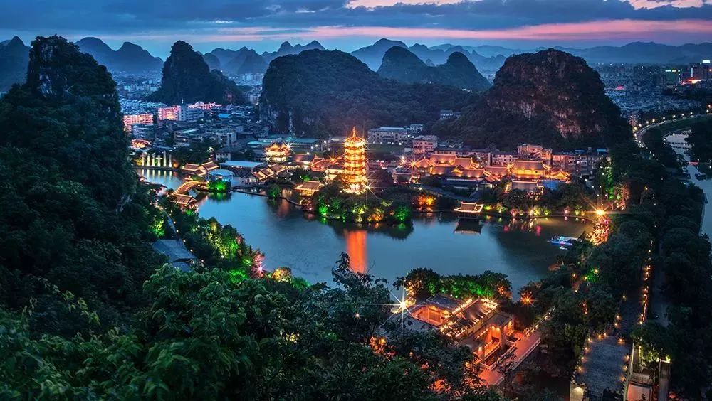 广西,地理、文化与社会发展的多元交响曲